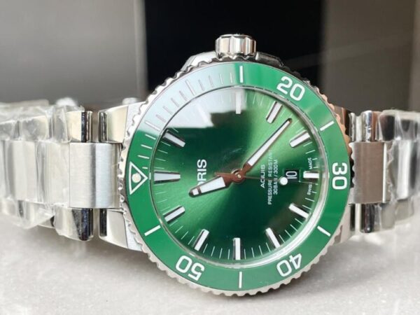 ORIS AQUIS green face CERAMIC bezel SW200 SWISS movement