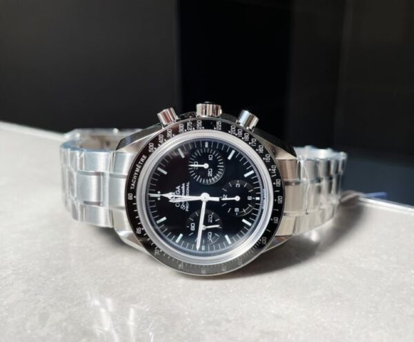 Speedmaster MoonWatch SS Sapphire Crystal Black Dial on SS Bracelet Manual Winding Chrono Movement